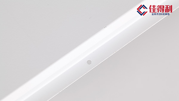 600*600沖孔鋁玻纖復(fù)合板