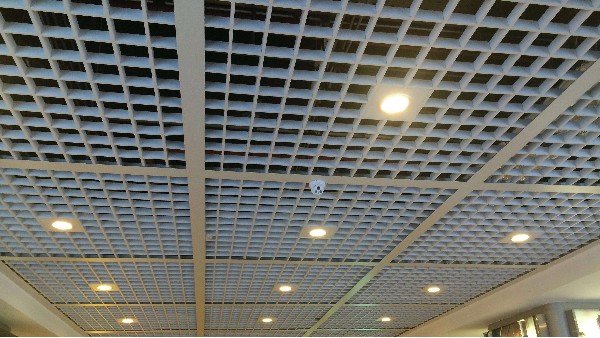 體育館吊頂鋁格柵天花不能馬虎