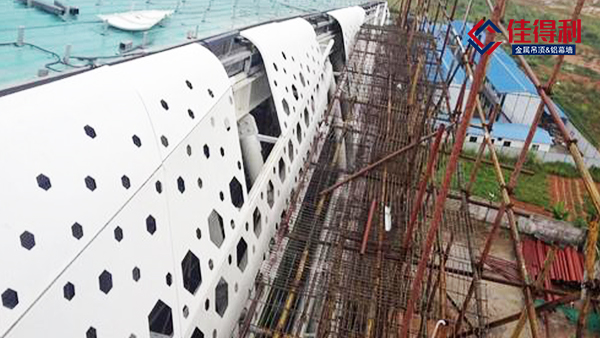 你知道導(dǎo)致鋁單板掉漆是哪些原因嗎？