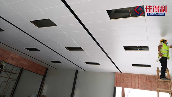 鋁天花安裝上需到達(dá)到平整牢固