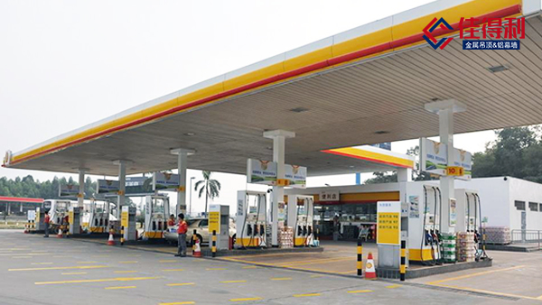 加油站采用高邊防風(fēng)條扣的優(yōu)勢(shì)